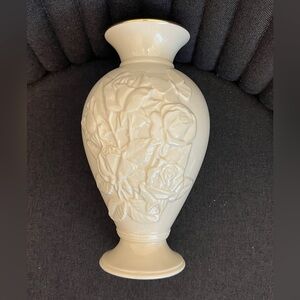 NWT Classic Lenox Rose Medley Vase  Paperwork and Original Box Included